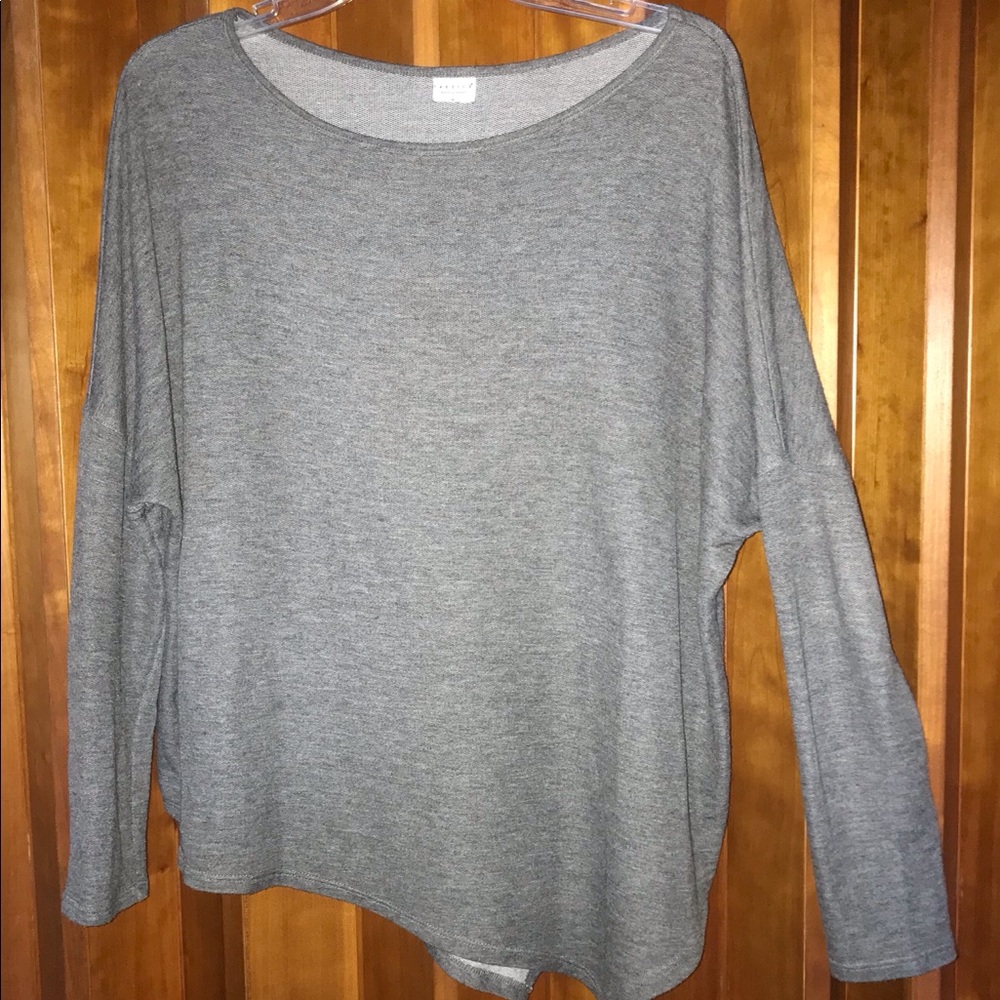 Long sleeve gray shirt